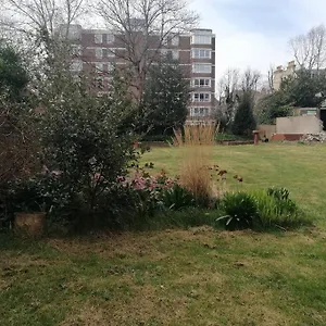 3 One Bed Quiet Garden Flat In With Free Onsite Parking - 5 Min Walk To - 10 Min To , Brighton United Kingdom
