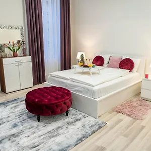 https://q-properties.inbudapesthotels.com