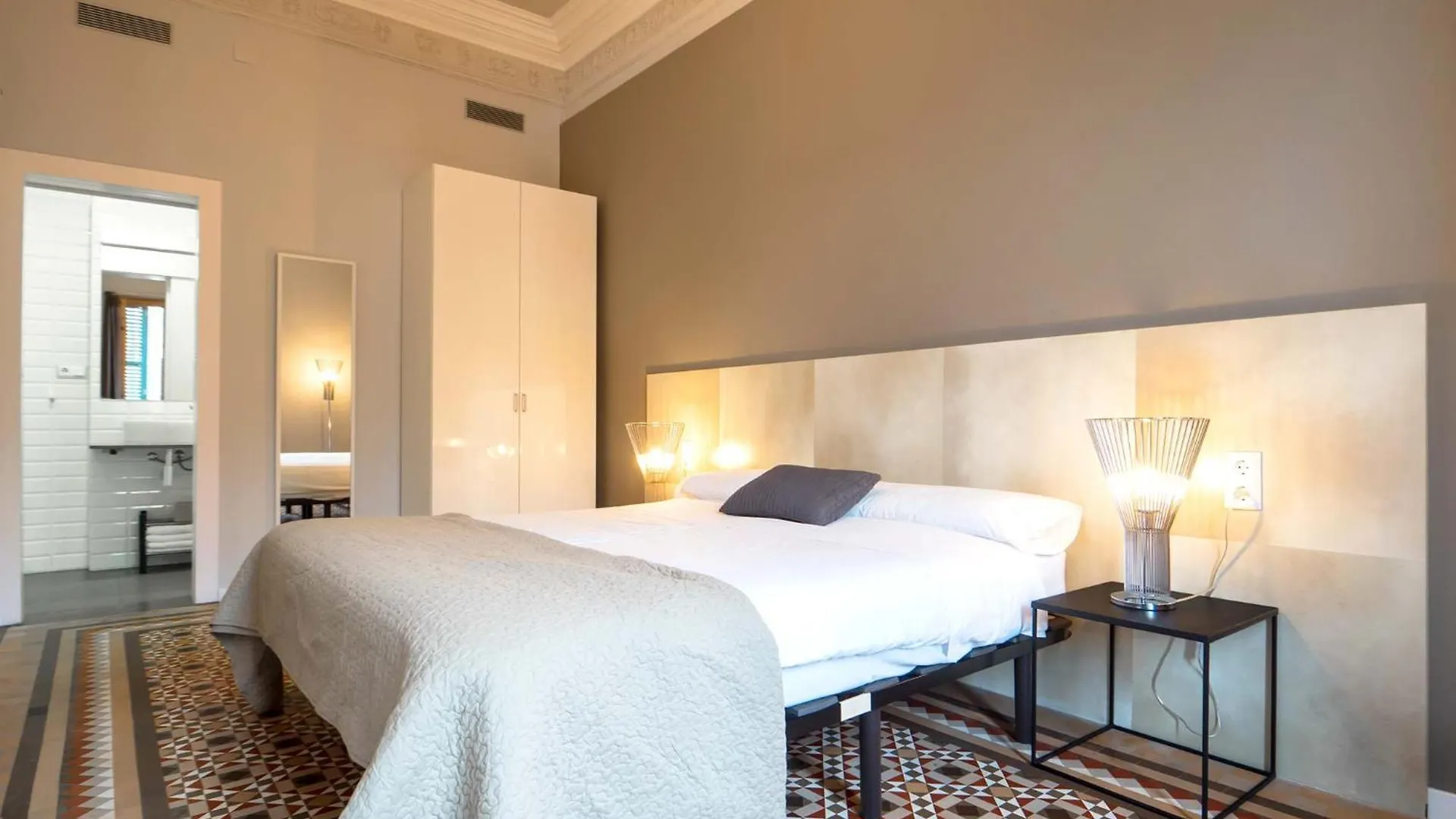 Rent Top Apartments Rambla Catalunya Барселона